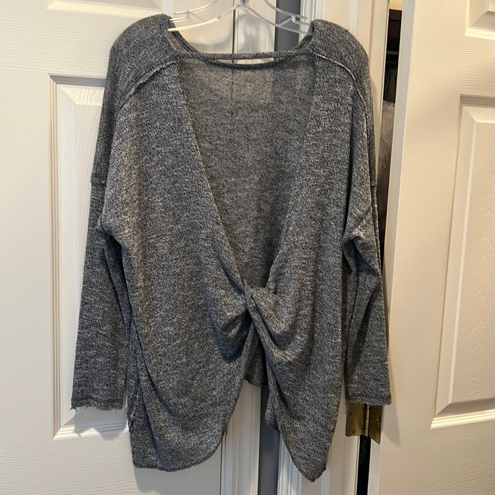 She + Sky Women’s open back gray tunic